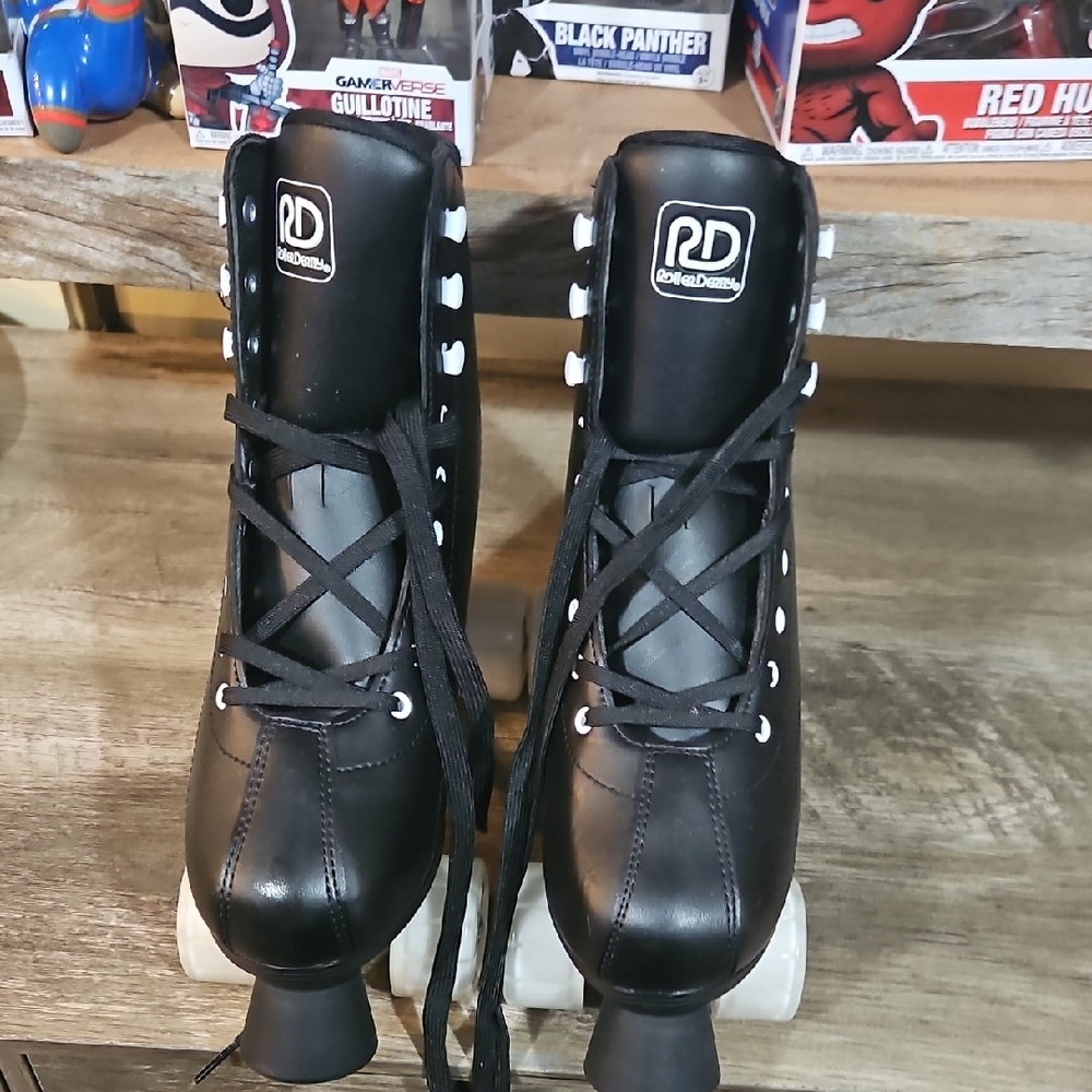 Black Roller Derby Skates Size 7/10 - Picture 1 of 2